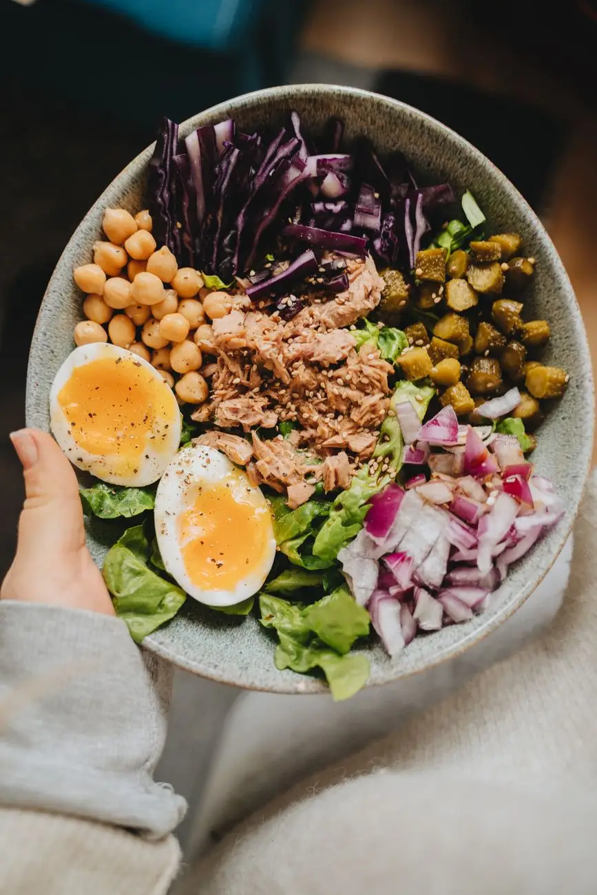 High protein lunch jars and bowls packed for work with chicken, beans, and vegetables
