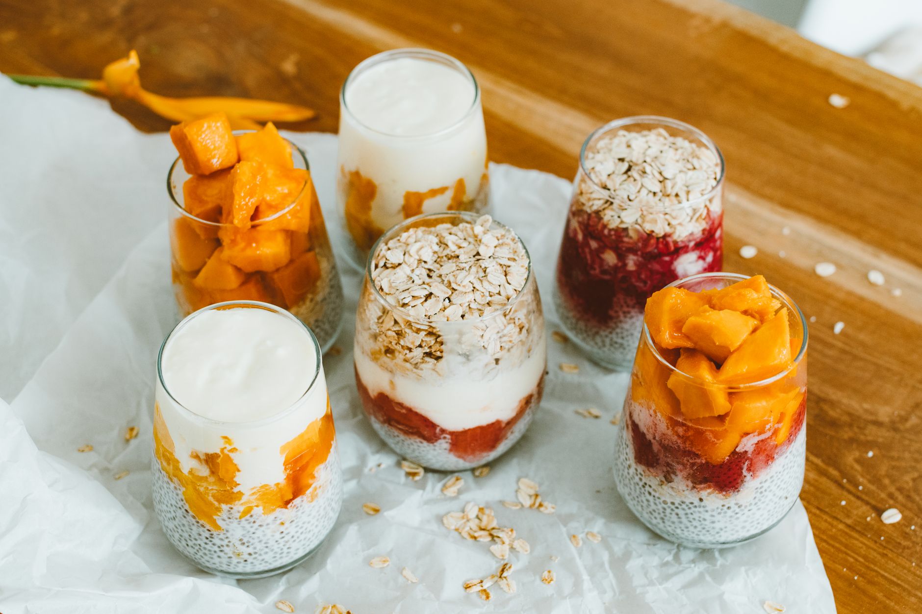 high protein breakfast meal prep with yogurt parfaits and smoothie packs