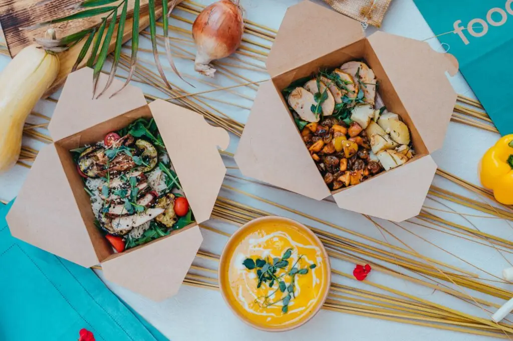 Several glass containers of low-carb keto dinners portioned for the week